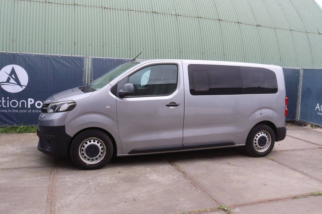9-seater Toyota Proace Diesel 120hp 2019