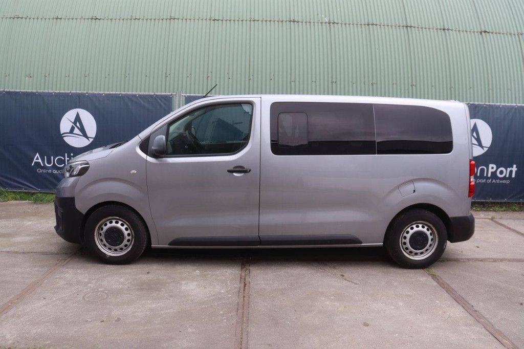 9-seater Toyota Proace Diesel 120hp 2019