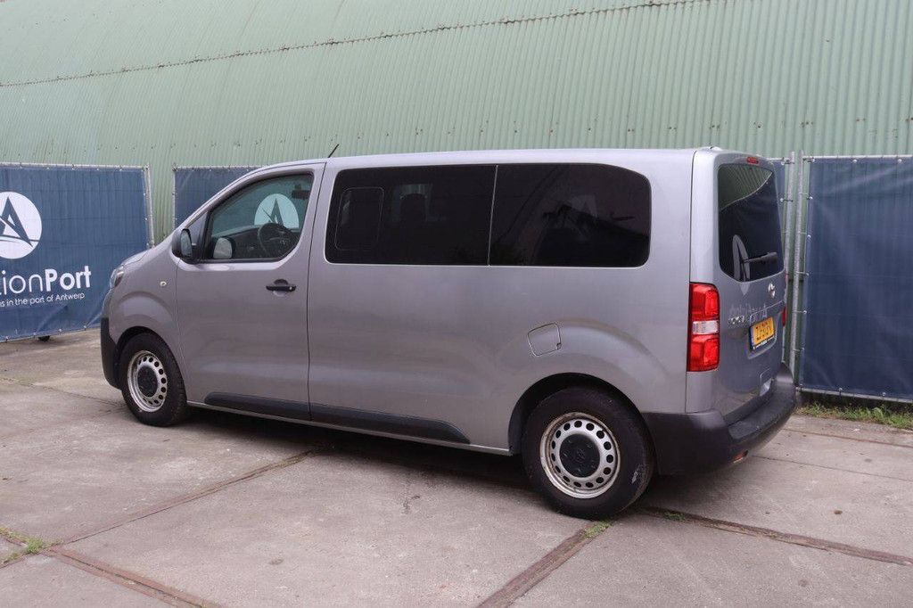 9-seater Toyota Proace Diesel 120hp 2019