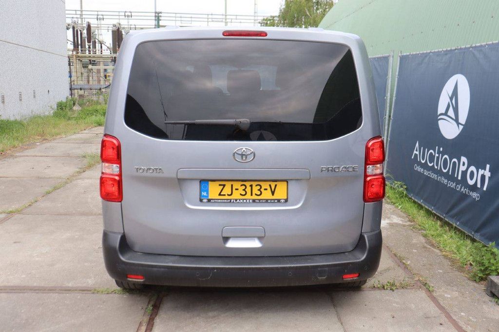 9-seater Toyota Proace Diesel 120hp 2019