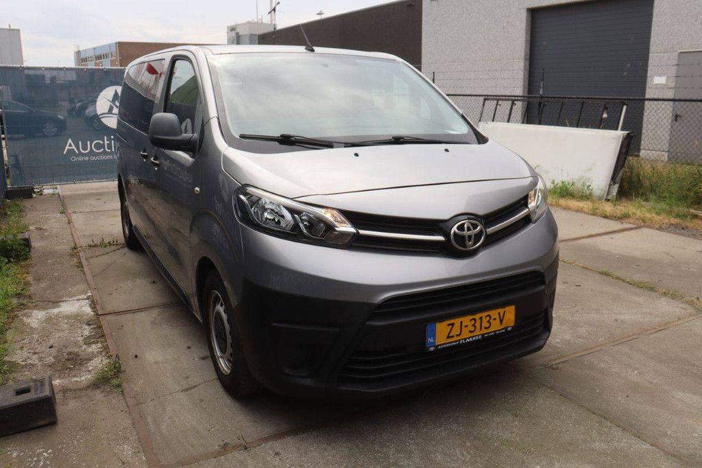 9-seater Toyota Proace Diesel 120hp 2019