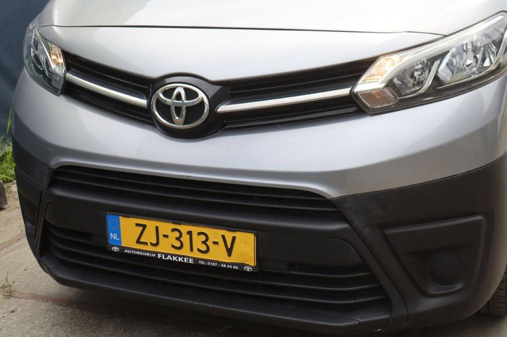 9-seater Toyota Proace Diesel 120hp 2019
