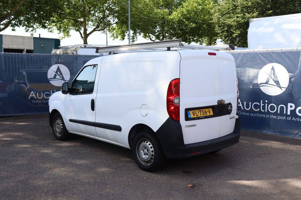 Bestelwagen Opel COMBO VAN Diesel 2015