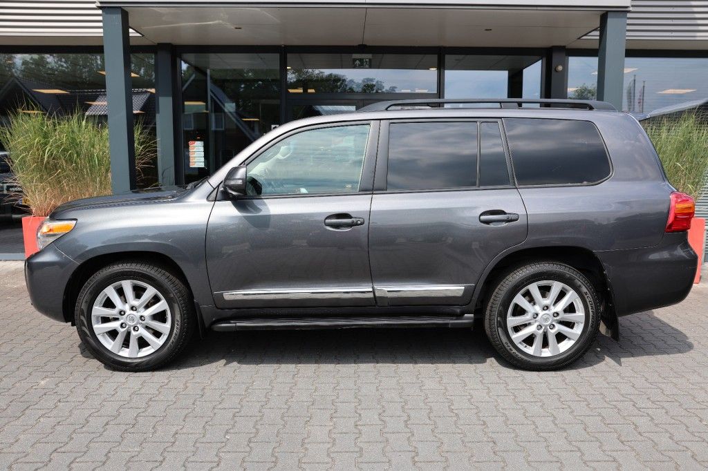 Toyota Landcruiser V8 4.5 D EXECUTIVE A/T VAN