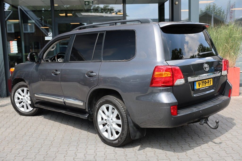 Toyota Landcruiser V8 4.5 D EXECUTIVE A/T VAN