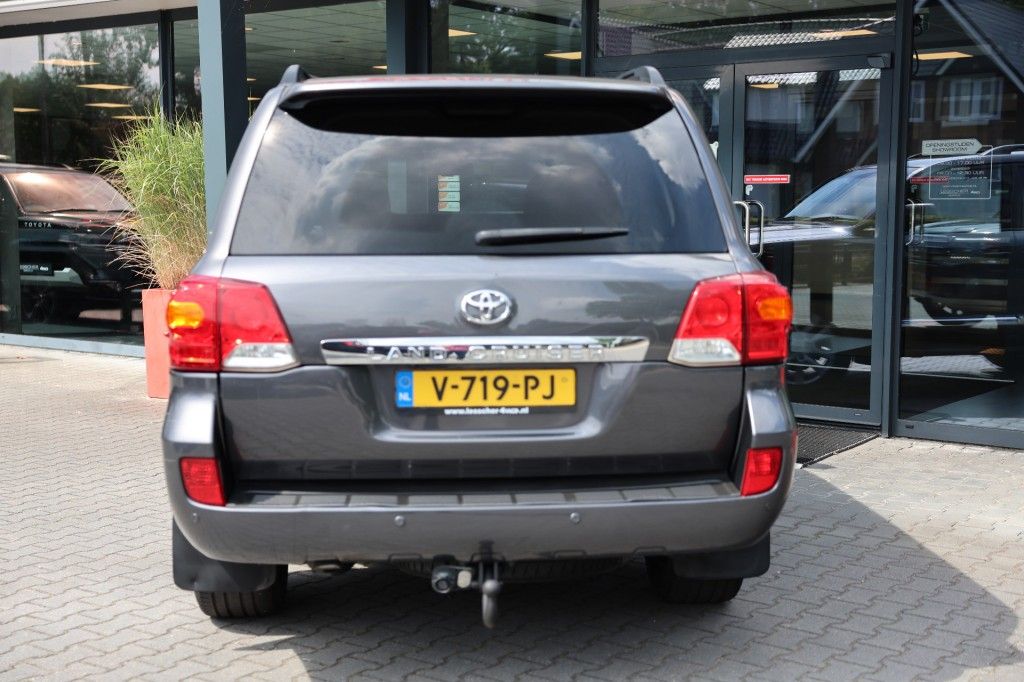 Toyota Landcruiser V8 4.5 D EXECUTIVE A/T VAN