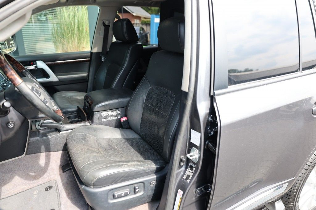 Toyota Landcruiser V8 4.5 D EXECUTIVE A/T VAN