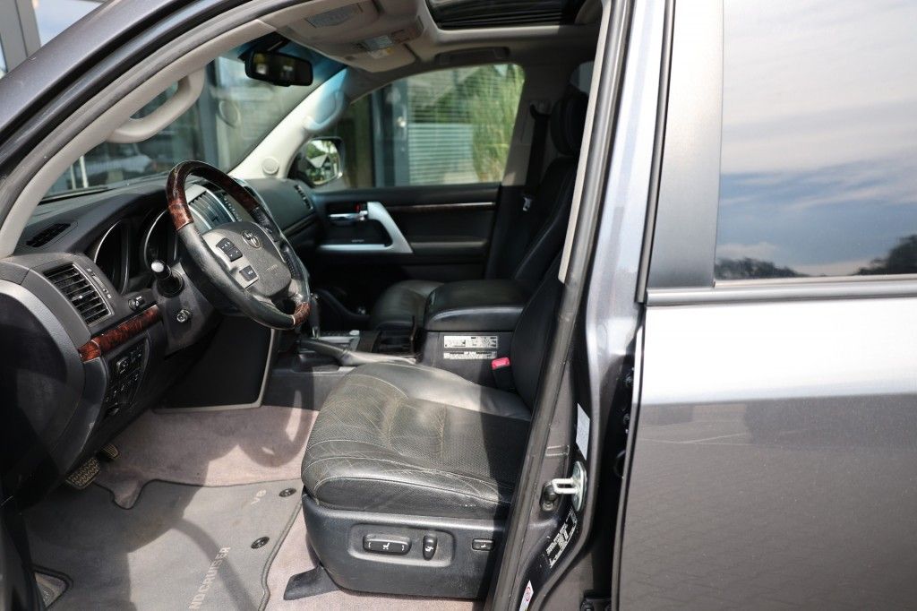 Toyota Landcruiser V8 4.5 D EXECUTIVE A/T VAN