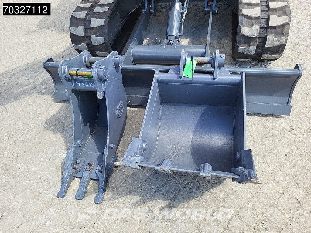 Develon DX50 Z-7 A/C - Buckets