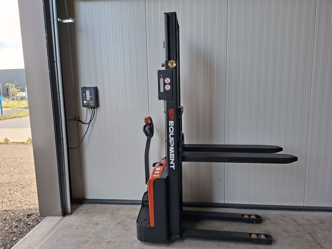 Elektrische stapelaar EST122 2.7 meter 1200 kg 6 uur nieuwe accu