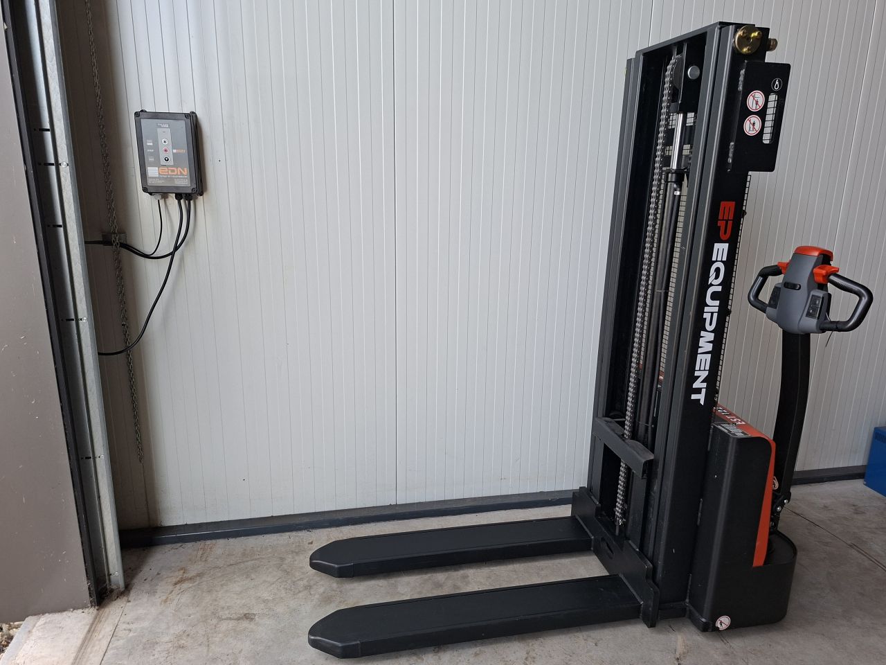 Elektrische stapelaar EST122 2.7 meter 1200 kg 6 uur nieuwe accu