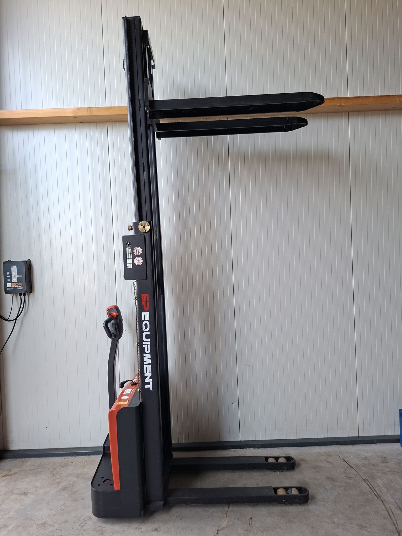 Elektrische stapelaar EST122 2.7 meter 1200 kg 6 uur nieuwe accu