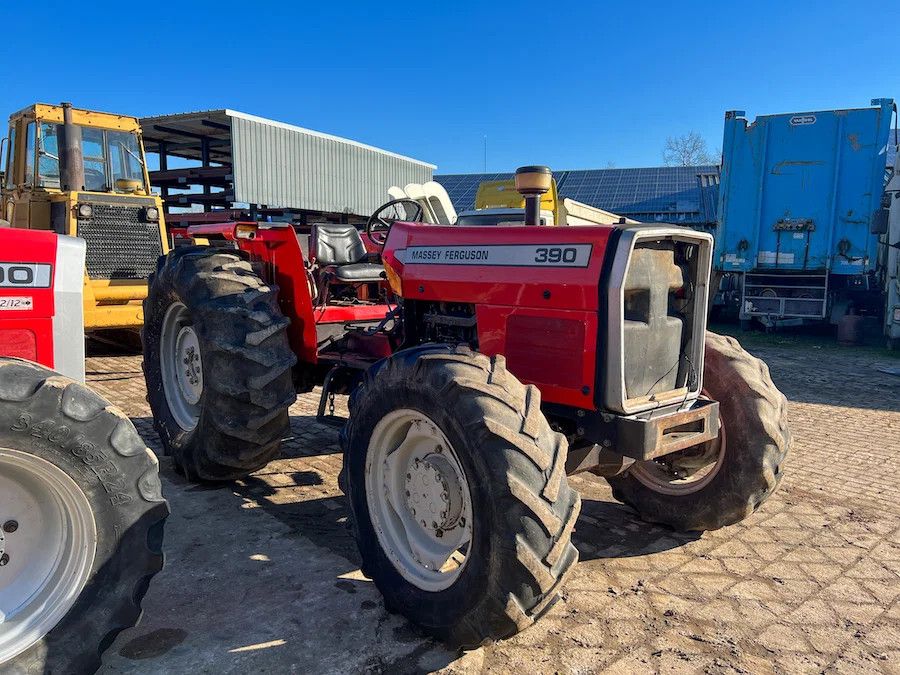 Massey Ferguson 390 4WD tractor