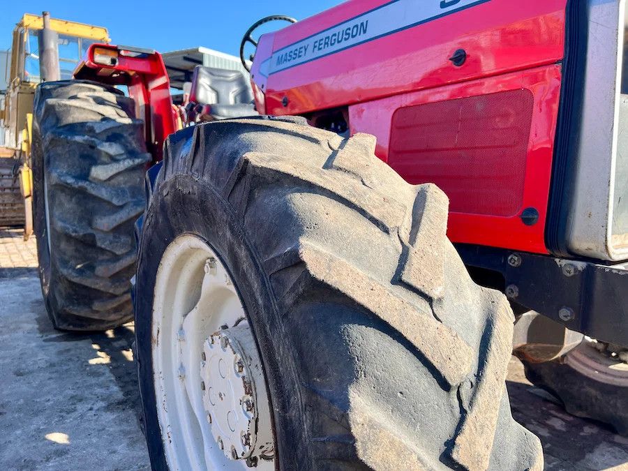 Massey Ferguson 390 4WD tractor