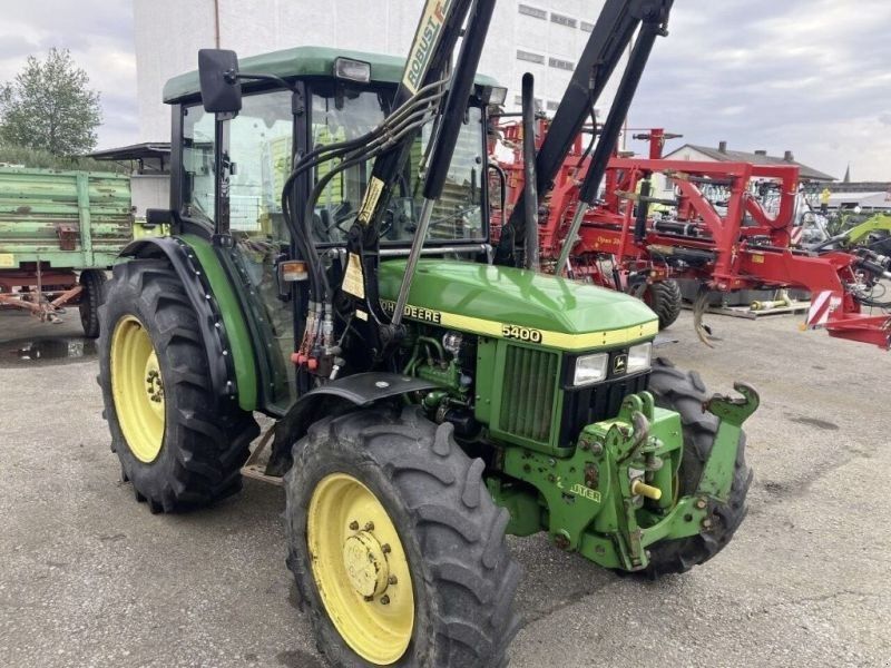 John Deere 5400 + STOLL Robust F10 HD