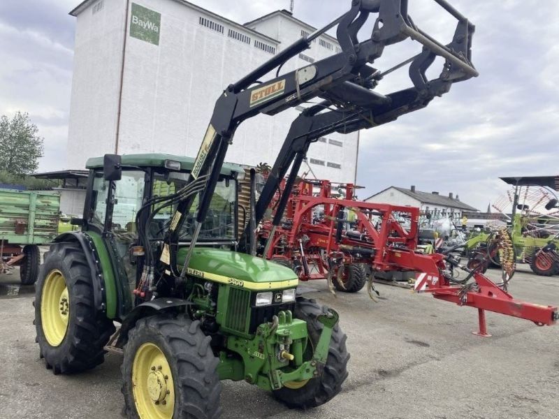 John Deere 5400 + STOLL Robust F10 HD