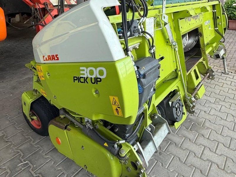 Claas Pick Up 300 HD Profi 493 498