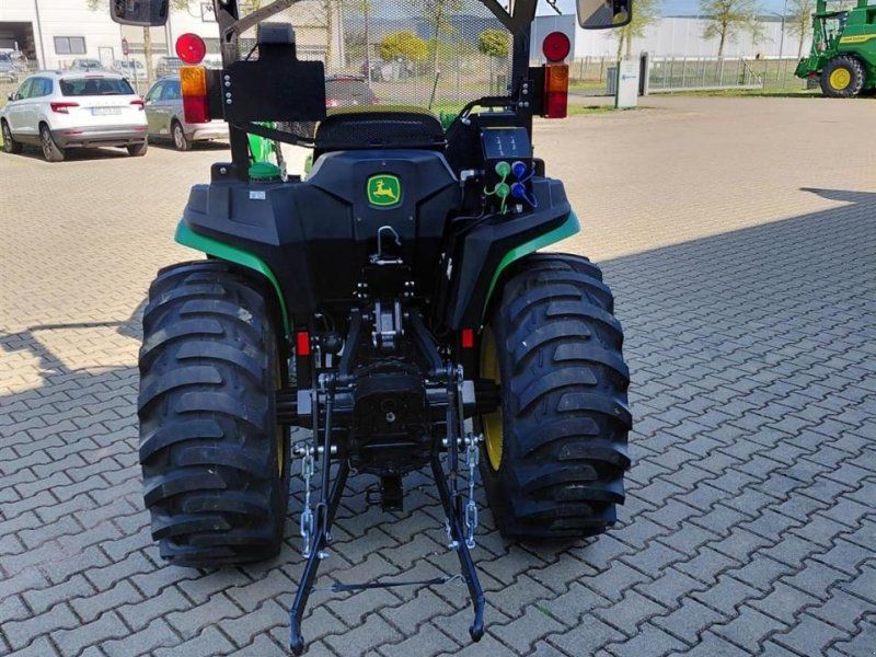 John Deere 3025E