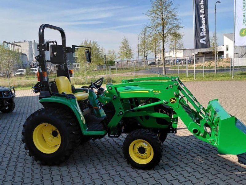 John Deere 3025E