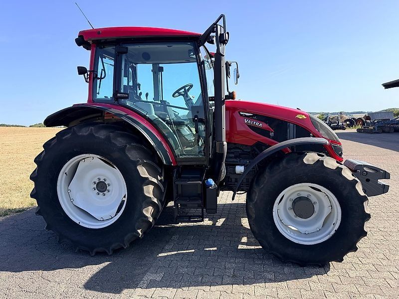 Valtra A114