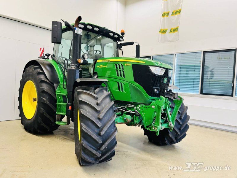 John Deere 6215R