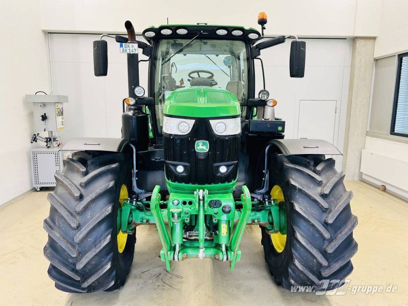 John Deere 6215R