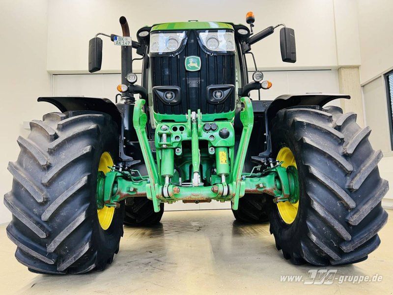 John Deere 6215R