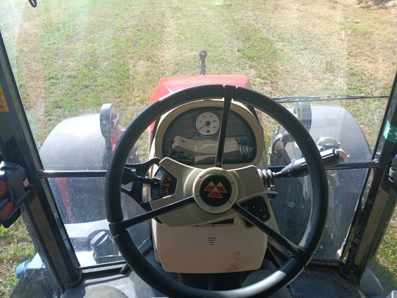 Massey Ferguson 5713 S