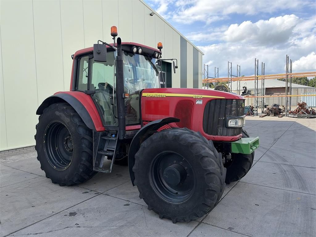 John Deere 6520
