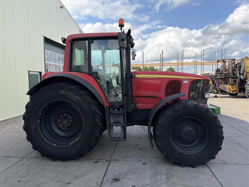 John Deere 6520
