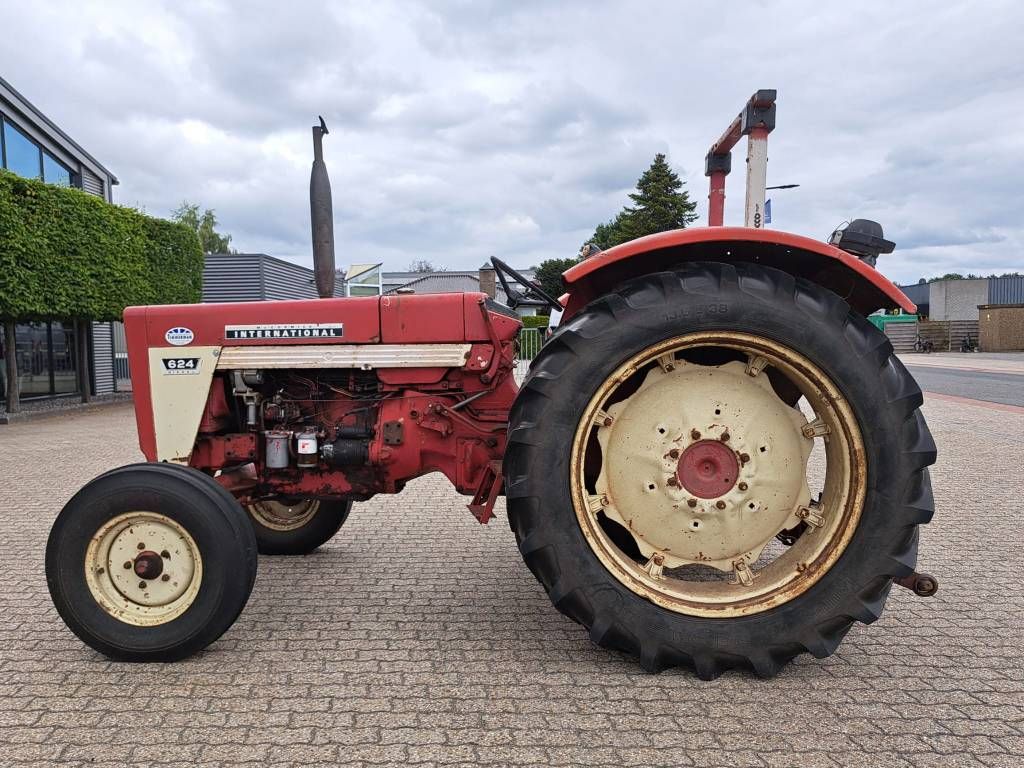 International 624