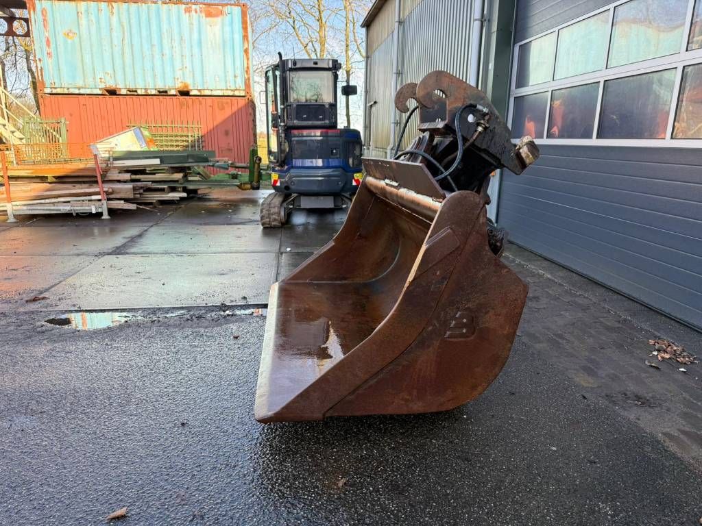 4 Different tiltbucket / kantelbak / Schwenklöffel