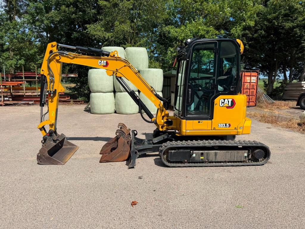 CAT 303.5 - Like new!