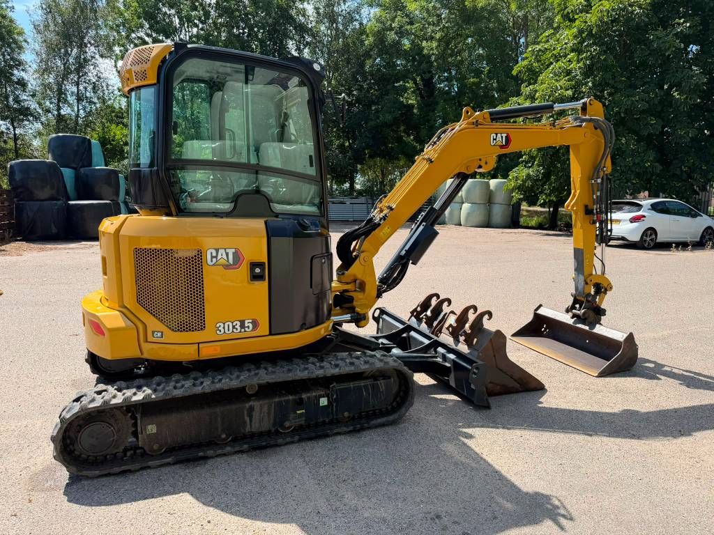 CAT 303.5 - Like new!