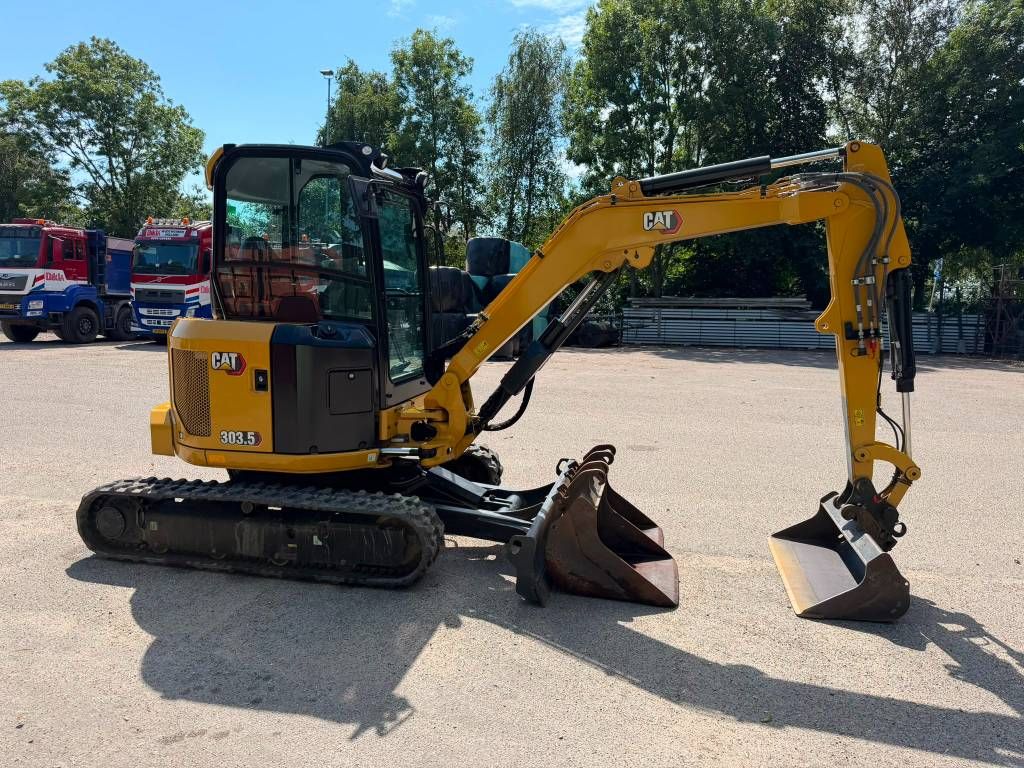 CAT 303.5 - Like new!