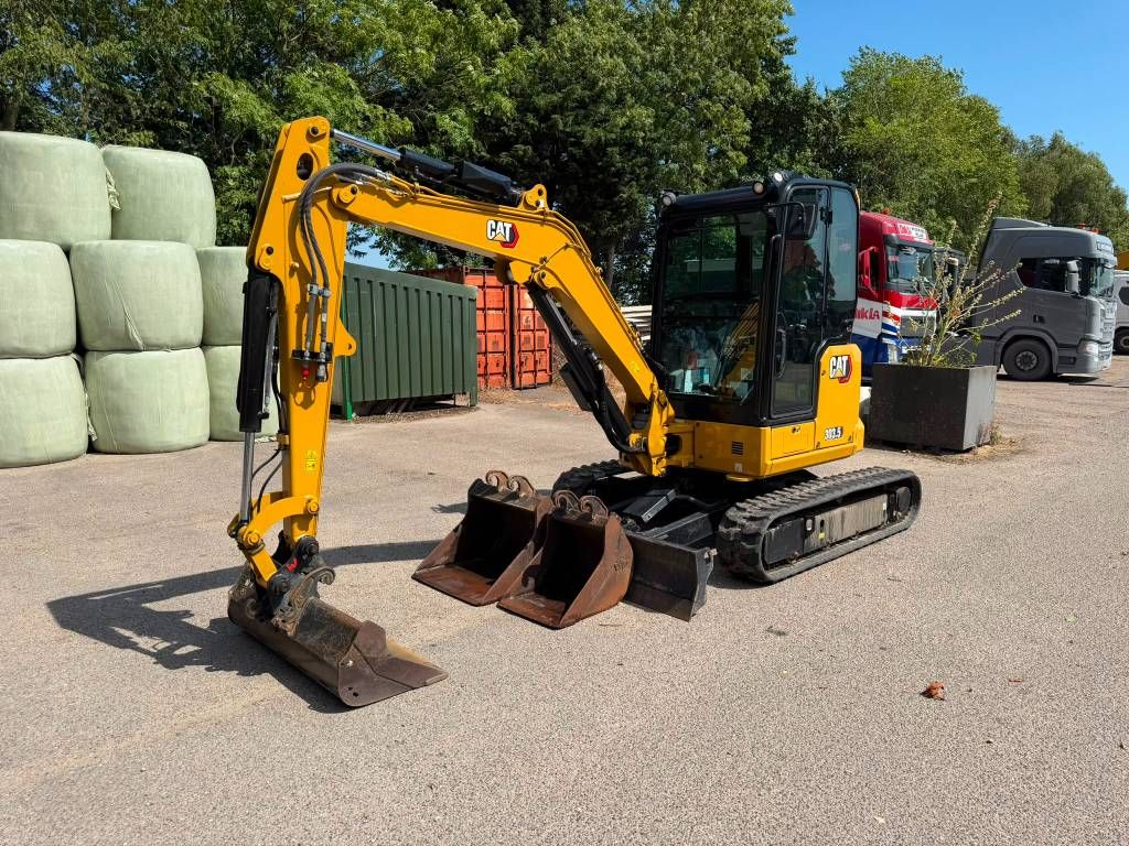 CAT 303.5 - Like new!