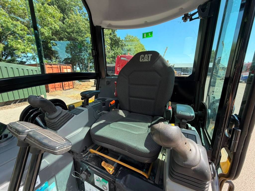 CAT 303.5 - Like new!