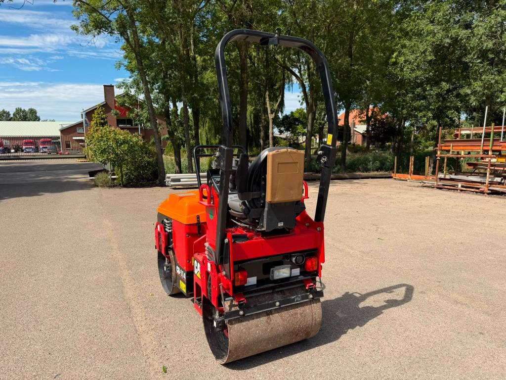 CAT CB 114 - Only 200 hours!