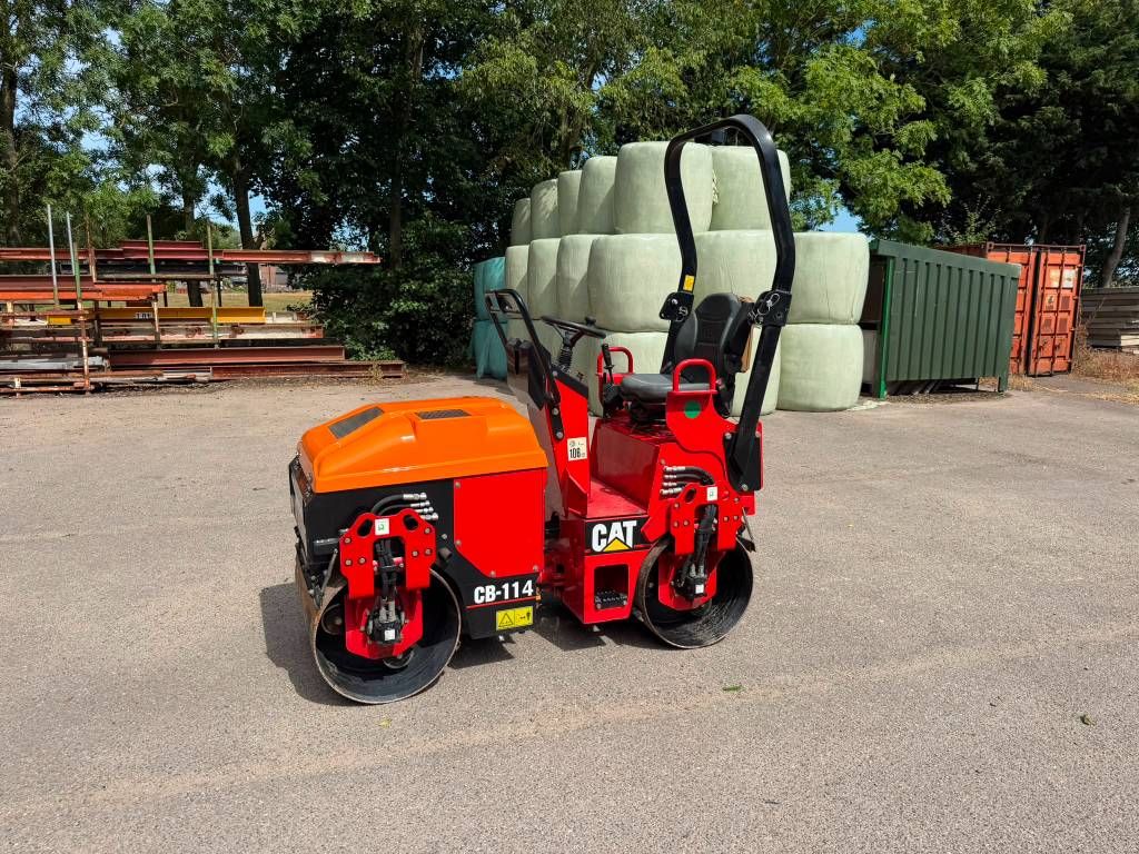 CAT CB 114 - Only 200 hours!