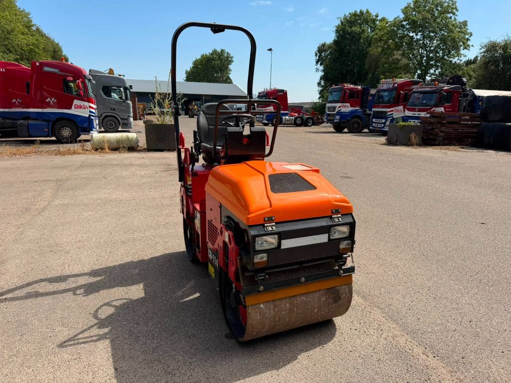 CAT CB 114 - Only 200 hours!