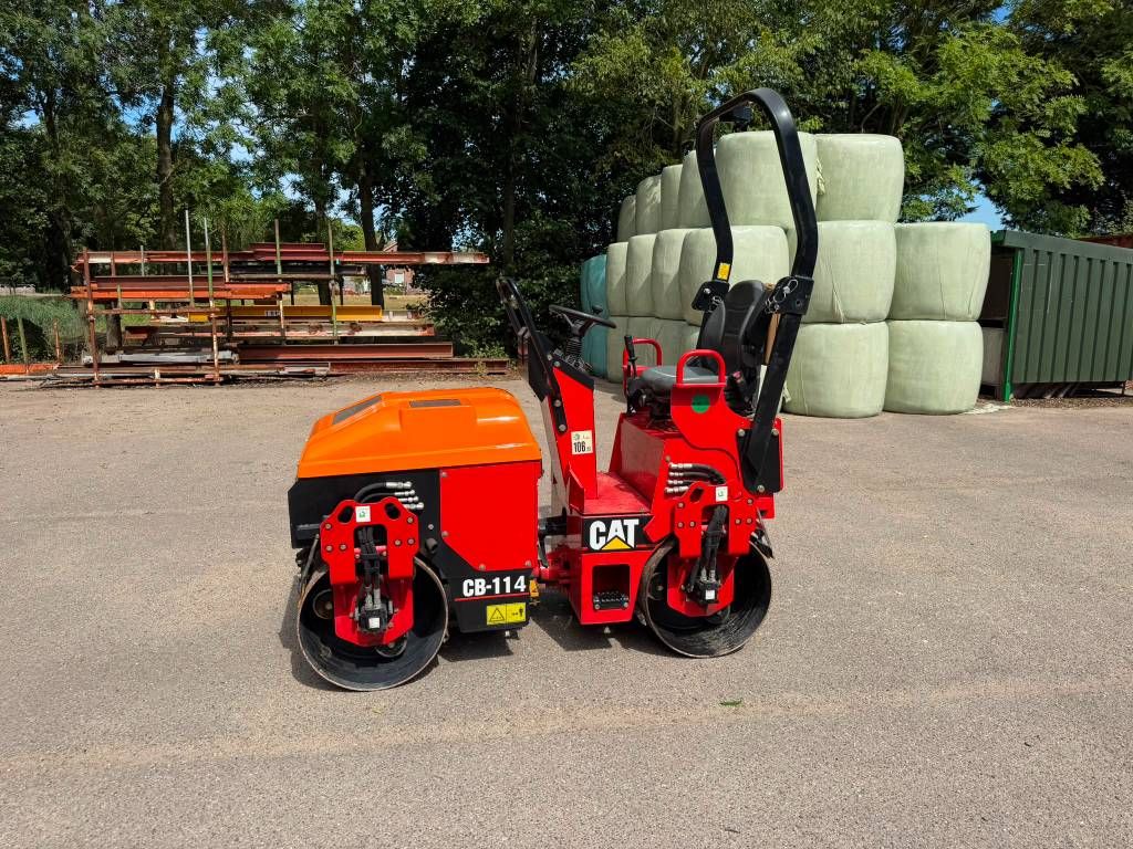 CAT CB 114 - Only 200 hours!