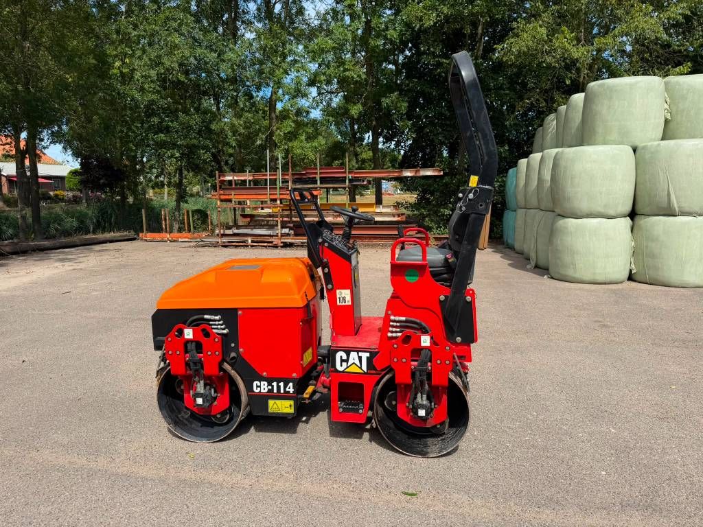 CAT CB 114 - Only 200 hours!