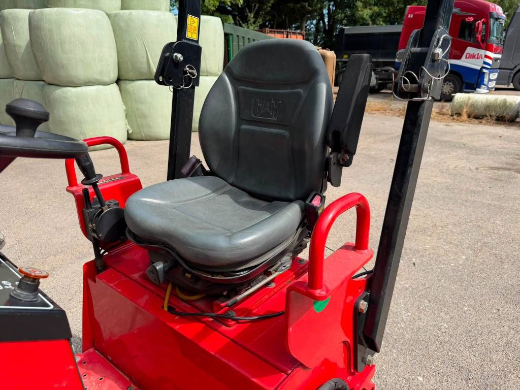 CAT CB 114 - Only 200 hours!