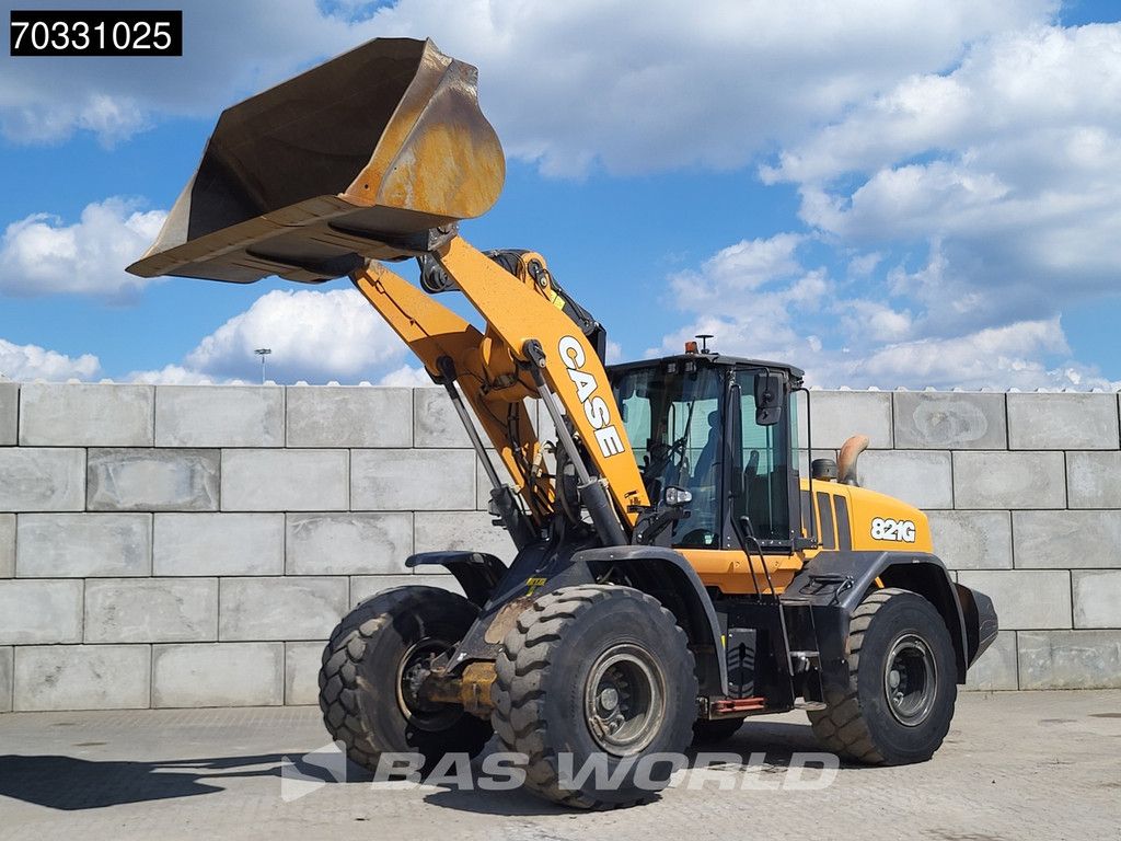 Case 821 G