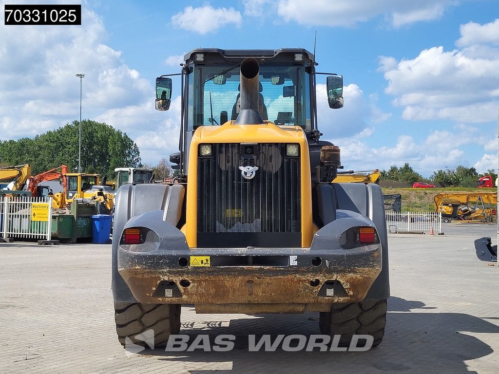 Case 821 G