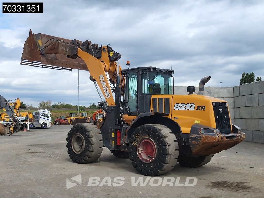 Case 821 G