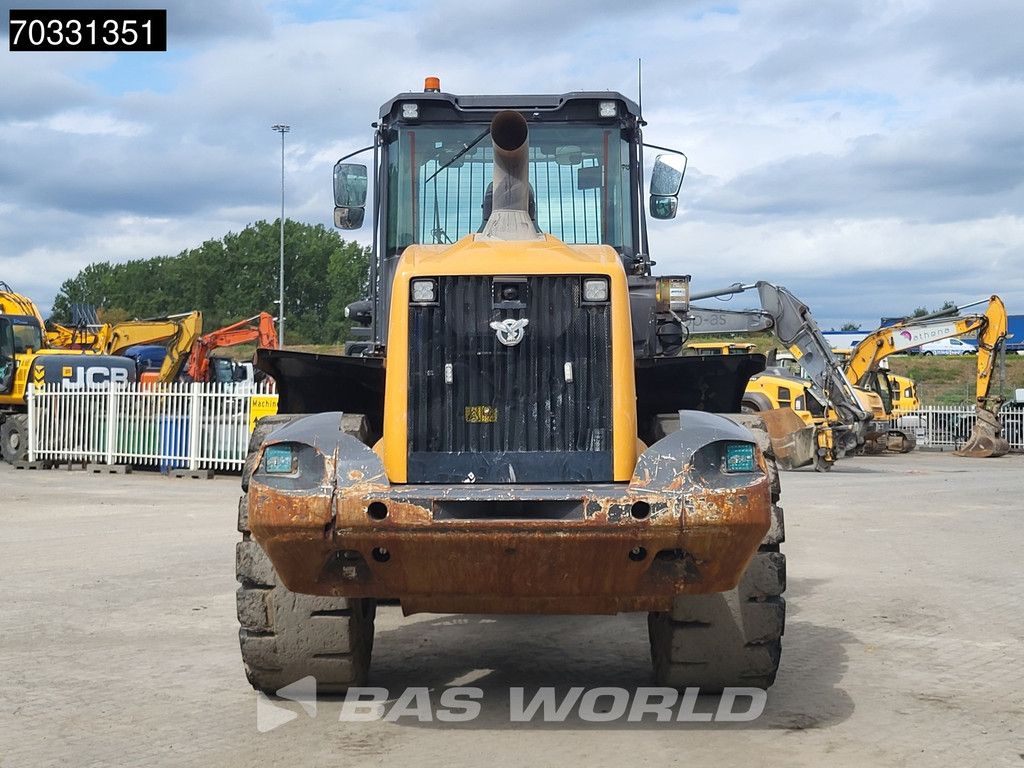 Case 821 G