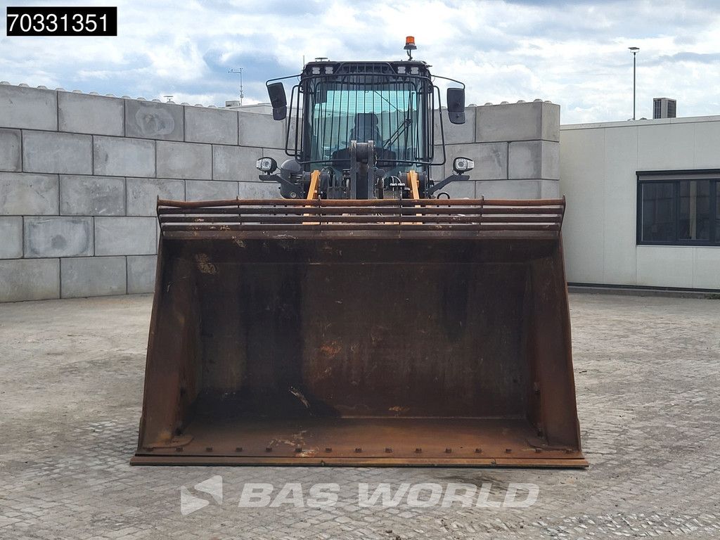 Case 821 G