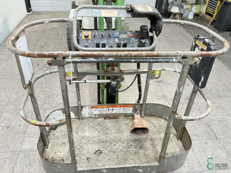 Articulated boom lift Nifty Lift HR17 NDE 2009
