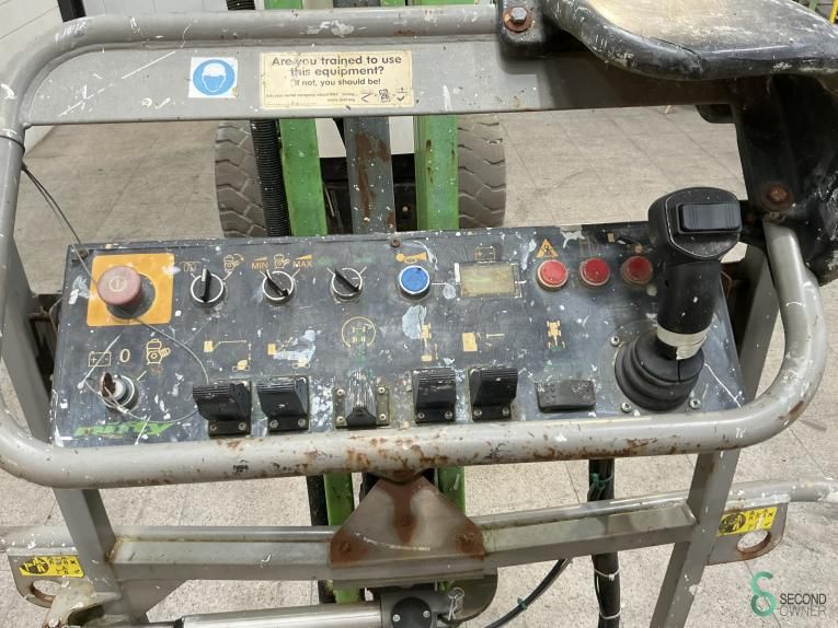 Articulated boom lift Nifty Lift HR17 NDE 2009